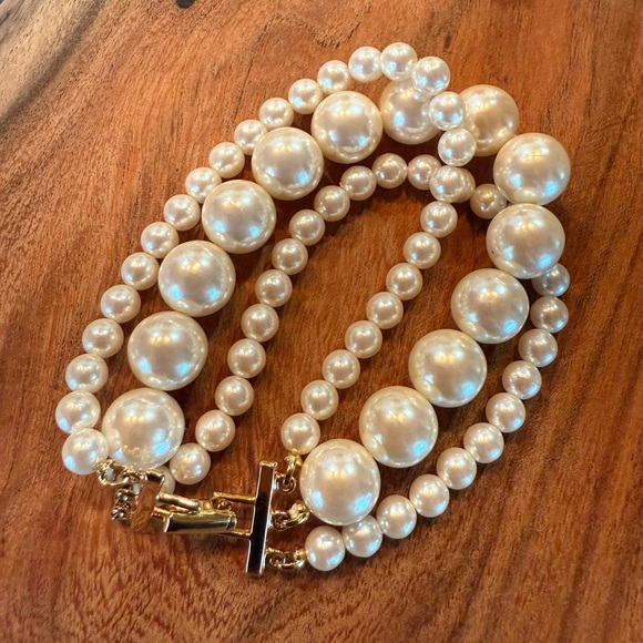 Vintage 3 Strand Faux Pearl Bracelet, Ivory White Triple Strand Pearl Bracelet - Picture 2 of 5